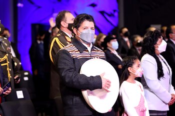 Pedro Castillo tendió su mano