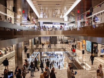 La Cámara de Apelación de Lomas de Zamora confirmó la condena a una tienda por la lesión que sufrió una clienta en un shopping al caerle una estantería. (Foto de archivo)
