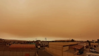 Cielo naranja y calles cubiertas de polvo en Tacna y otras regiones del sur del país: Senamhi explica el ingreso de vientos del sur en la costa