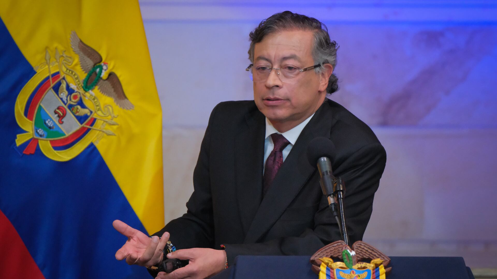 Gustavo Petro advierte sobre el riesgo de hambre tras suspensión de fondos en Colombia