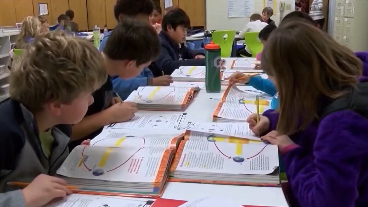 La política del Distrito Escolar Unificado de Los Ángeles elimina los dispositivos en educación inicial, jardín de infantes, transición y primer grado (FOX 11)
