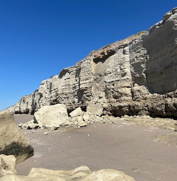 Las autoridades locales realizan tareas