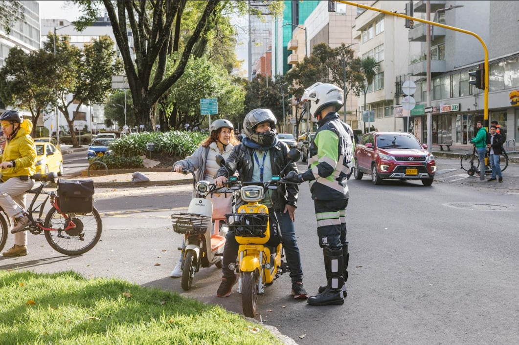 La propuesta busca que los vehículos con acelerador autónomo y velocidades superiores a ciertos parámetros cumplan reglas de ciclomotores o motocicletas - crédito Secretaría de Movilidad