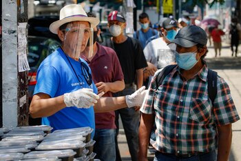 Walther Sinche dirige a un