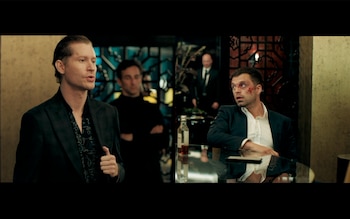 Emilio Insolera junto a Sebastian Stan en la película The 365