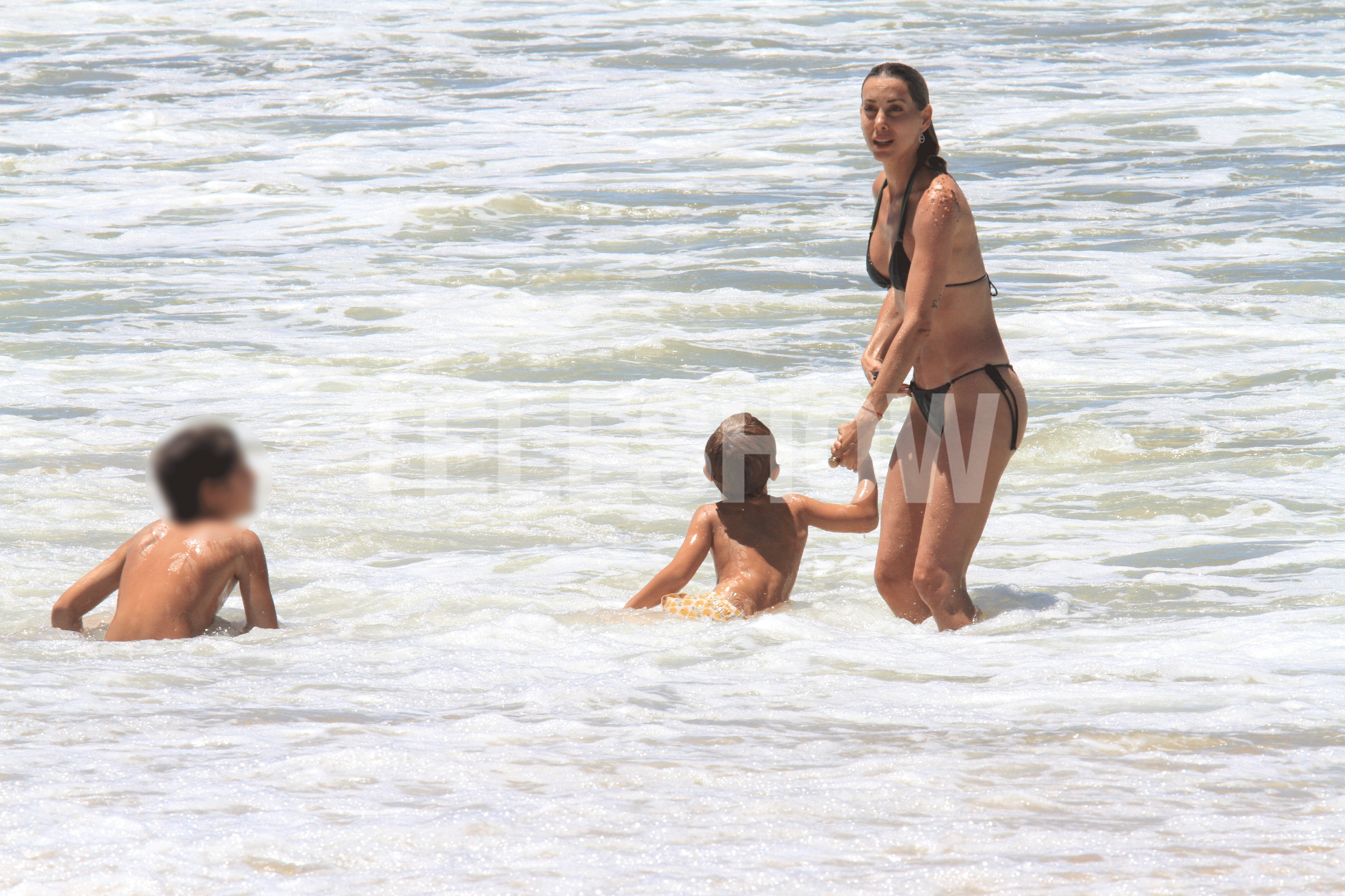 Anita cumplió un rol activo en el cuidado de los niños, con gestos constantes de contención y acompañamiento