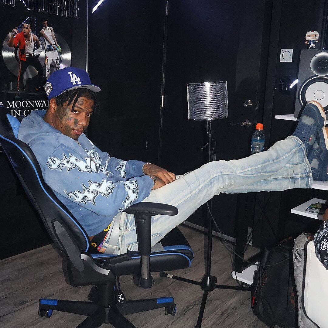 Blueface explicó cómo la prisión influyó en su proceso creativo y en la dirección de su carrera musical tras salir en libertad (Instagram @bluefasebabyy)