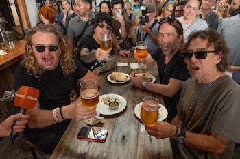 Maná brindaron con cerveza y