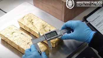 Fiscalía recupera dos lingotes de oro valorizados en más de S/1,6 millones y vinculados a presunta minería ilegal en Perú