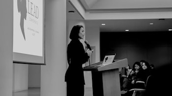 Danna Paola enaltece el orgullo