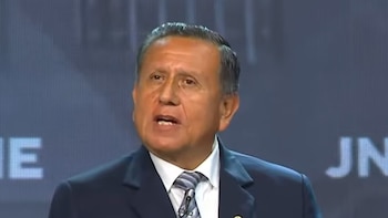 Momento insólito en debate: preguntan a Antonio Ortiz por embarazo adolescente y violencia sexual, pero habla de exportaciones