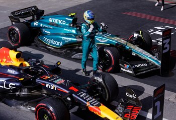 Fernando Alonso celebra su tercer