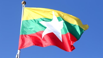 La junta de Birmania prohíbe