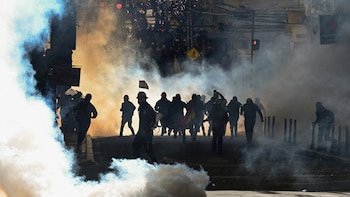 Bloqueos y protestas paralizan Bolivia