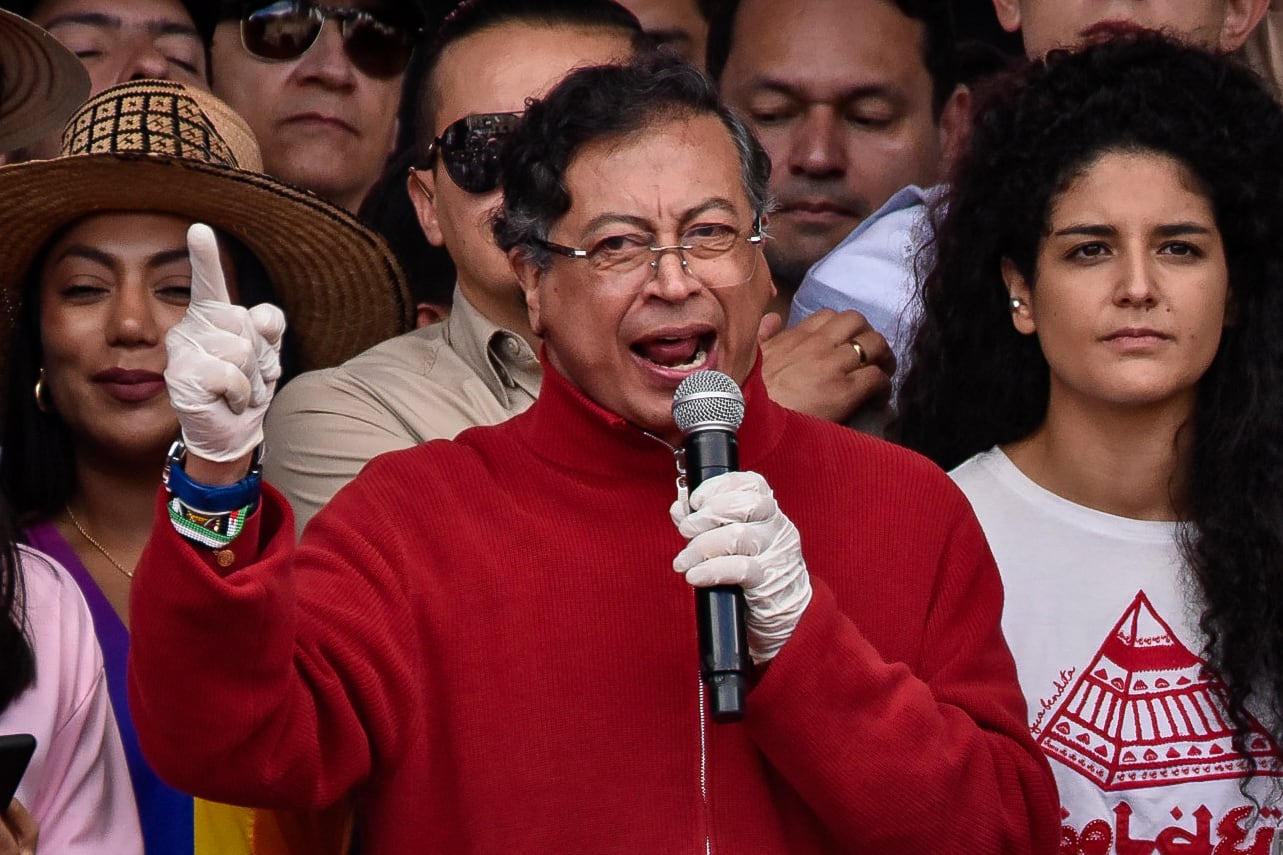 Gustavo Petro instó a la ciudadanía a defender en las calles el derecho al salario vital y familiar. - crédito Colprensa - Cristian Bayona).