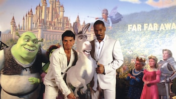 A un año de Shrek 5 Eugenio Derbez comparte fotos junto al elenco original de la segunda parte en el Festival de Cannes