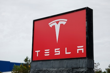 Países Bajos fue el primer país de la Unión Europea en aprobar el sistema autónomo de manejo de Tesla. EFE/EPA/CAROLINE BREHMAN