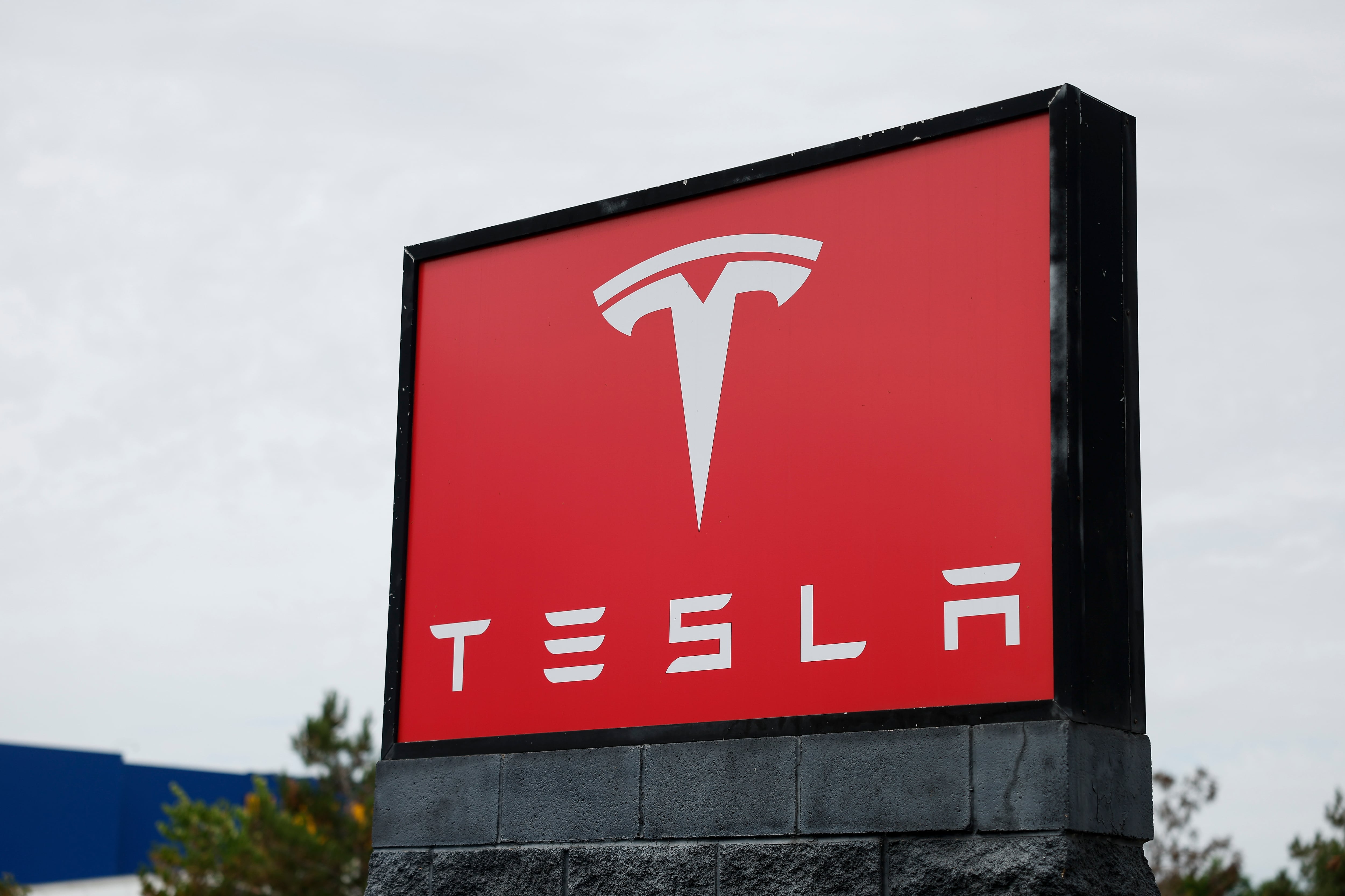 Países Bajos fue el primer país de la Unión Europea en aprobar el sistema autónomo de manejo de Tesla. EFE/EPA/CAROLINE BREHMAN