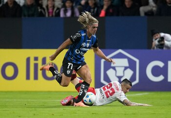 Kevin Castaño perdiendo el balón