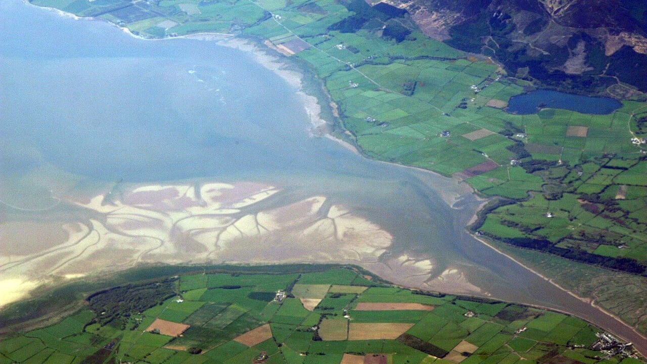 El territorio reúne paisajes de las Southern Uplands y costas sobre el estuario de Solway (Wikimedia Commons)