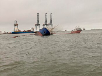 Fotografía cedida por la Armada