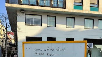 15M- Vox denuncia una pintada