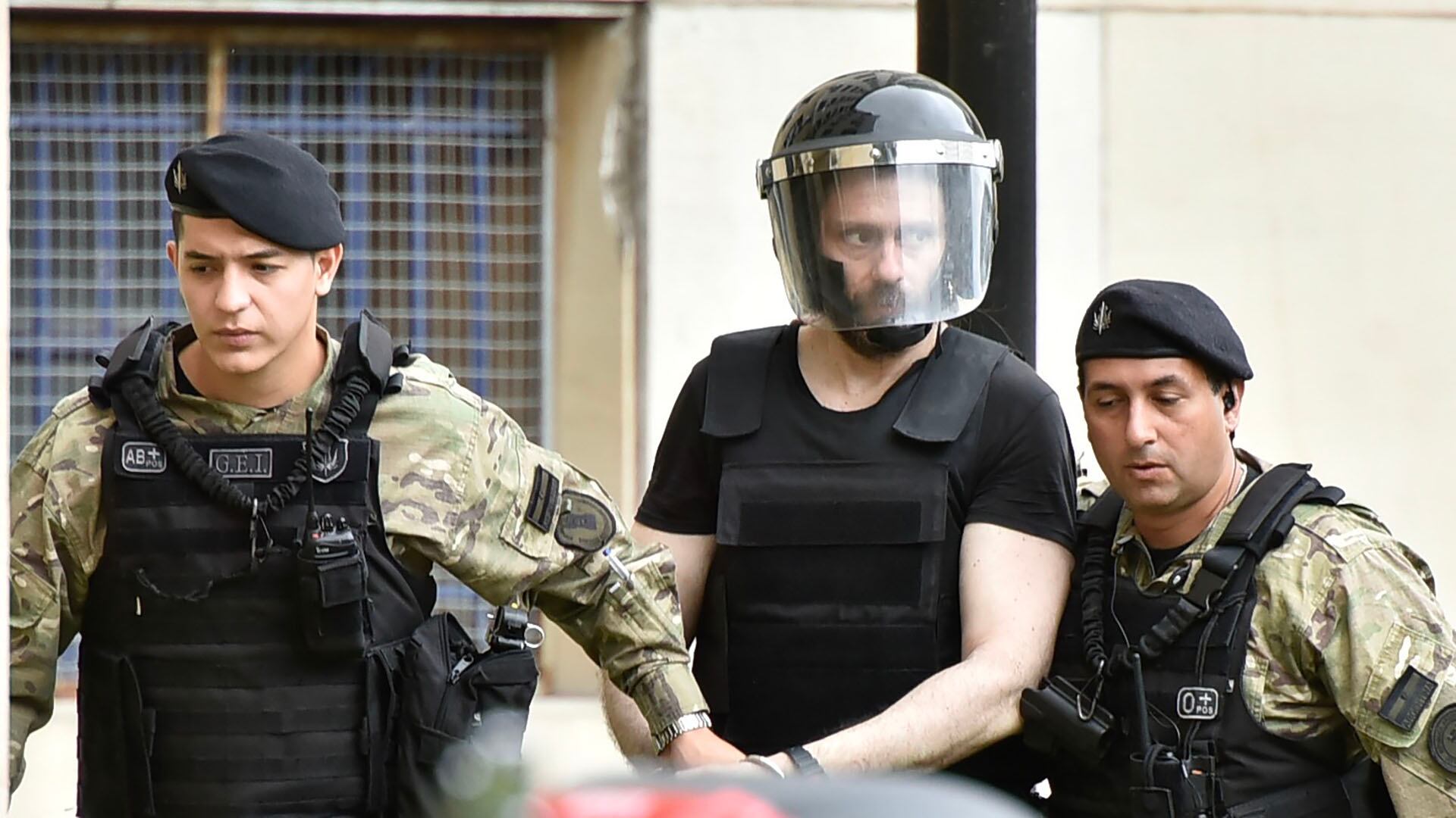 Blindado: Ibar Pérez Coradi entra a Comodoro Py tras su arresto (Adrián Escandar)