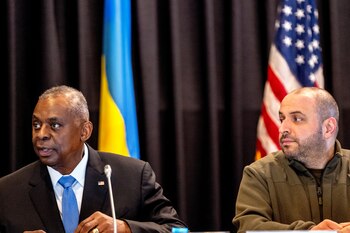 El secretario de Defensa de