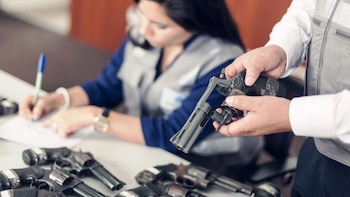 Ni con licencia vigente: Prohibido portar armas de fuego antes, durante y después de las Elecciones 2026