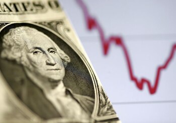 El dólar minorista en bancos subió 81% en el último año. (Reuters)