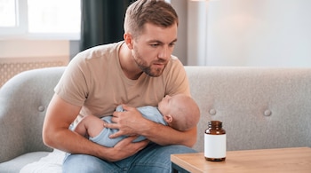 Imagen complementaria de Retiran un suplemento para bebés tras detectar tres tipos de alcohol no declarados en la etiqueta: qué deben hacer los padres