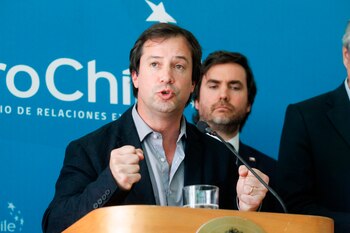 En la imagen, el ministro