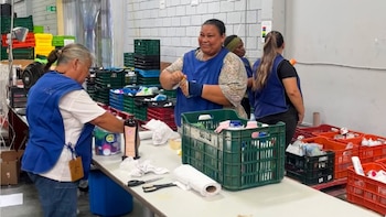 El sistema de distribución llega a 69 cantones y proporciona alrededor de 500 mil platos, incluidos los destinados a 13.500 niños y niñas en condición de vulnerabilidad en distintas comunidades del país (Foto cortesía Banco de Alimentos)