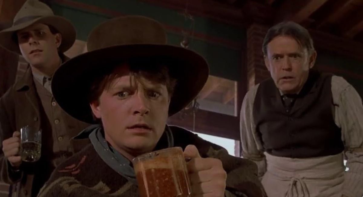 La película de 1990 sorprendió con la aparición de tres íconos del género en el salón
(Captura de video)