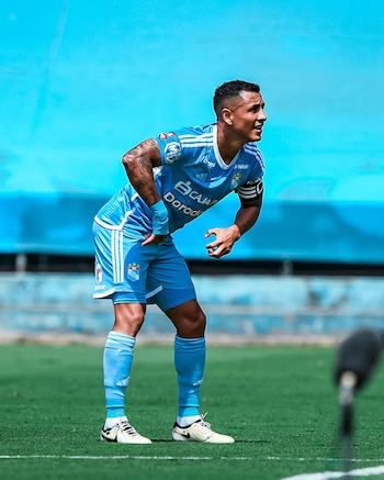 Yoshimar Yotún es figura de