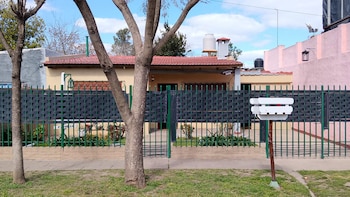 Femicidio brutal en Merlo: un jubilado de 64 discutió con su esposa y la asesinó a puñaladas