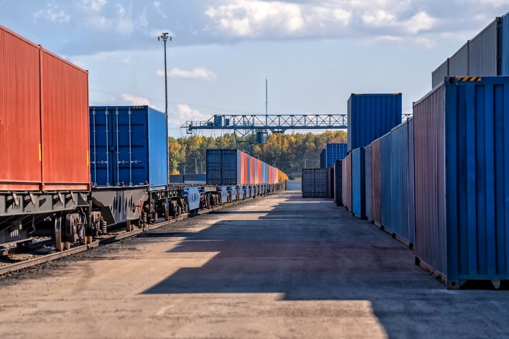 El informe señala que la carga transportada por contenedores, más eficiente para insumos industriales y exportaciones, sigue siendo marginal en relación al total de cargas transportadas por tren en Argentina (Foto: Shutterstock)