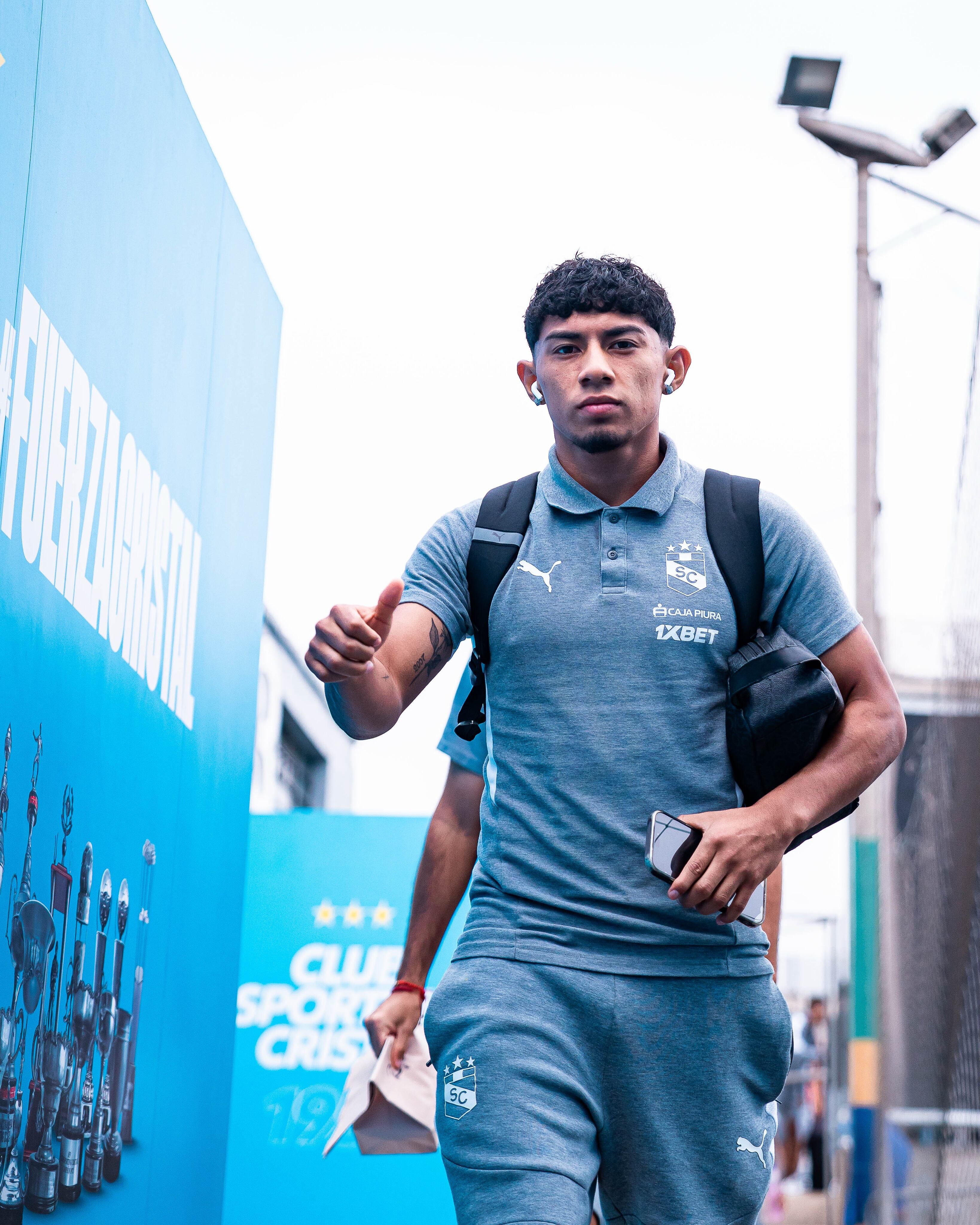 La llegada de los jugadores de Sporting Cristal al estadio Alberto Gallardo para el partido contra ADT. - créditos: Sporting Cristal