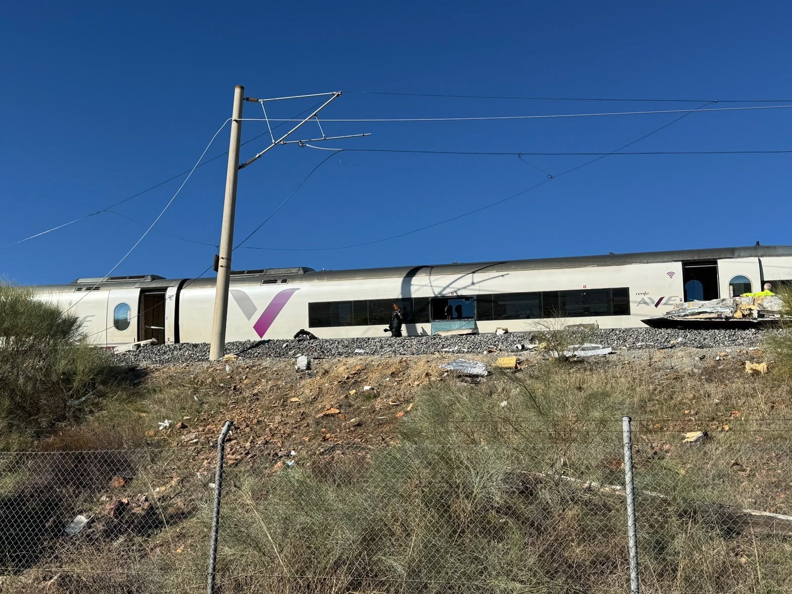 28/10/2026 Primer plano de uno de los trenes accidentados en Urda.SOCIEDAD