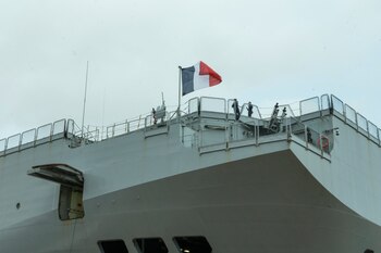 recorrida por el barco crucero portahelicópteros francés Jeanne d´Arc.