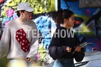 Franco Colapinto con su novia por Palermo