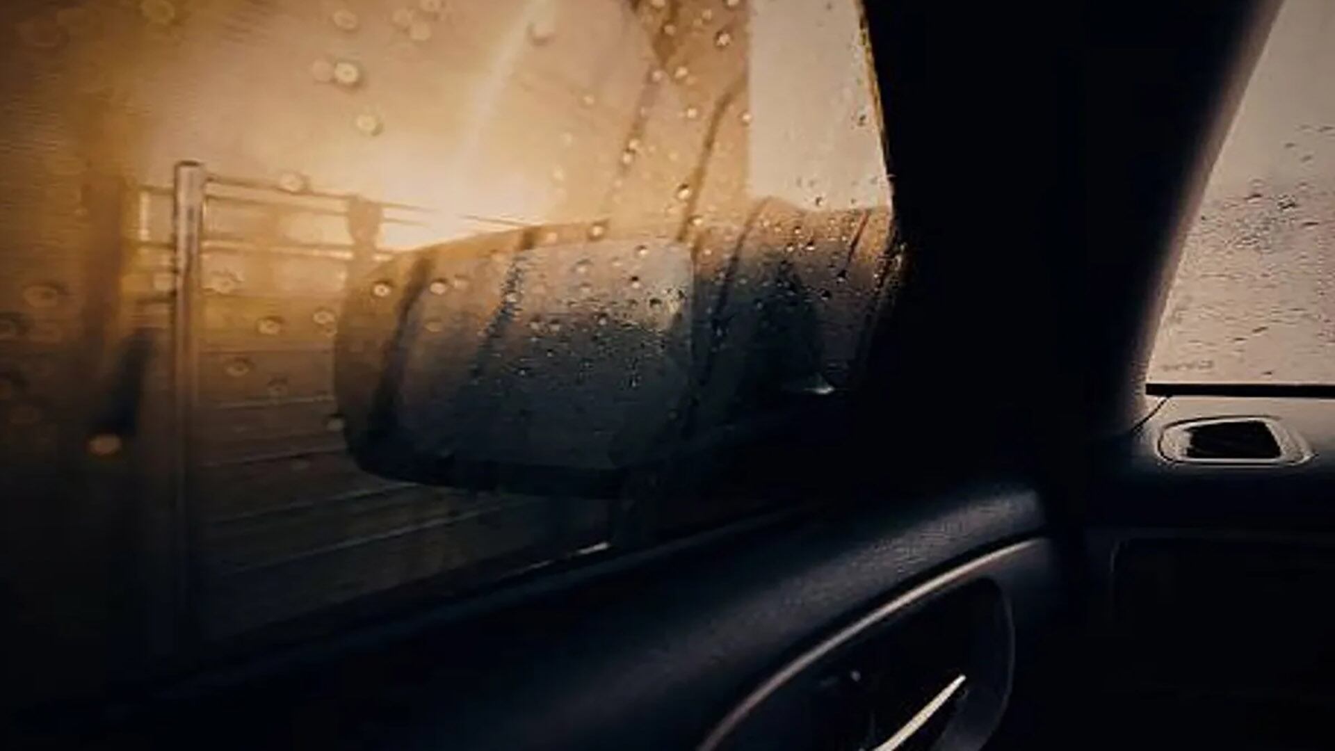 Desempañar los vidrios es la primera cosa que se debe asegurar antes de salir a conducir con niebla