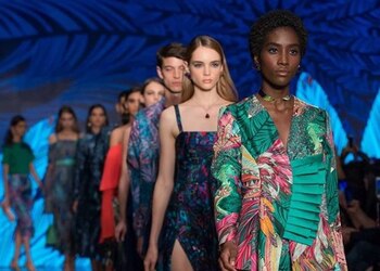 Desfile de Pineda Covalín (Foto: