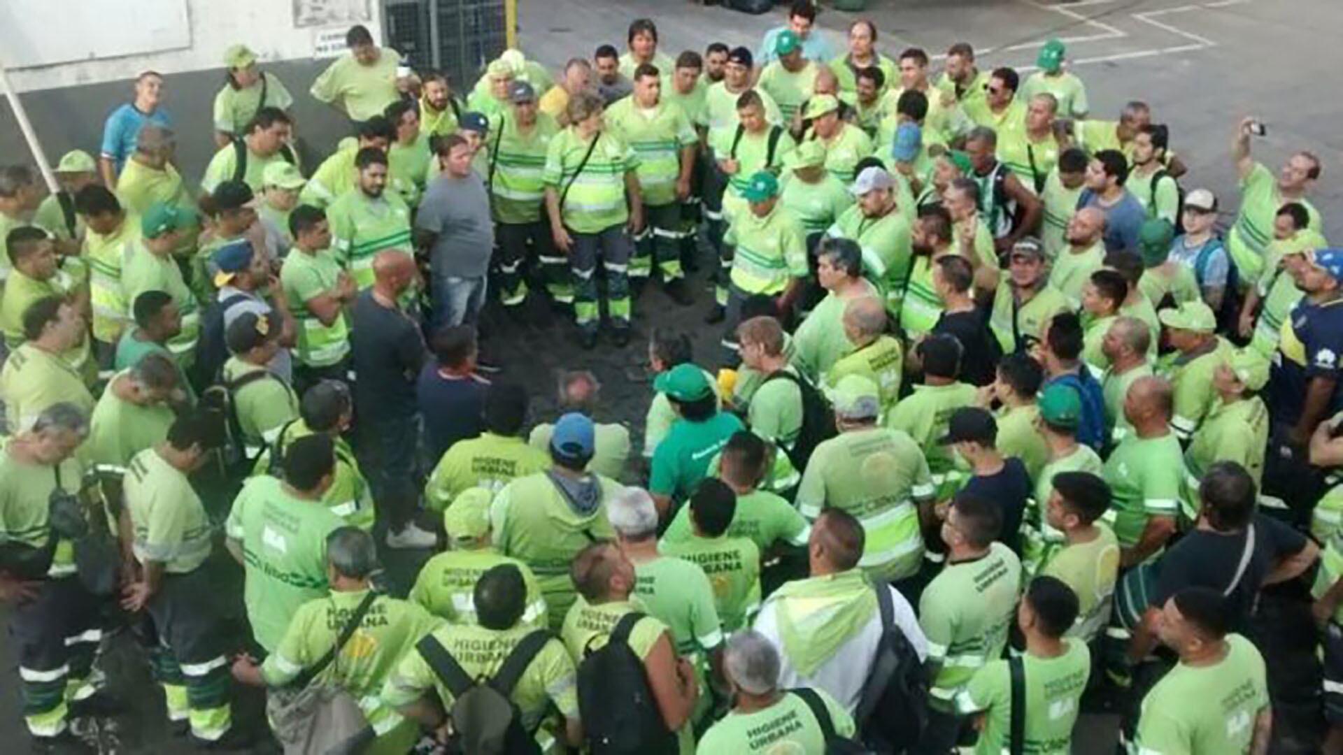 Las agitadas asambleas de trabajadores de recolectores de residuos que dejaron secuelas en Camioneros