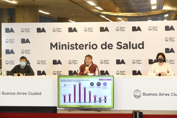 Quirós, con pelo corto, brindó