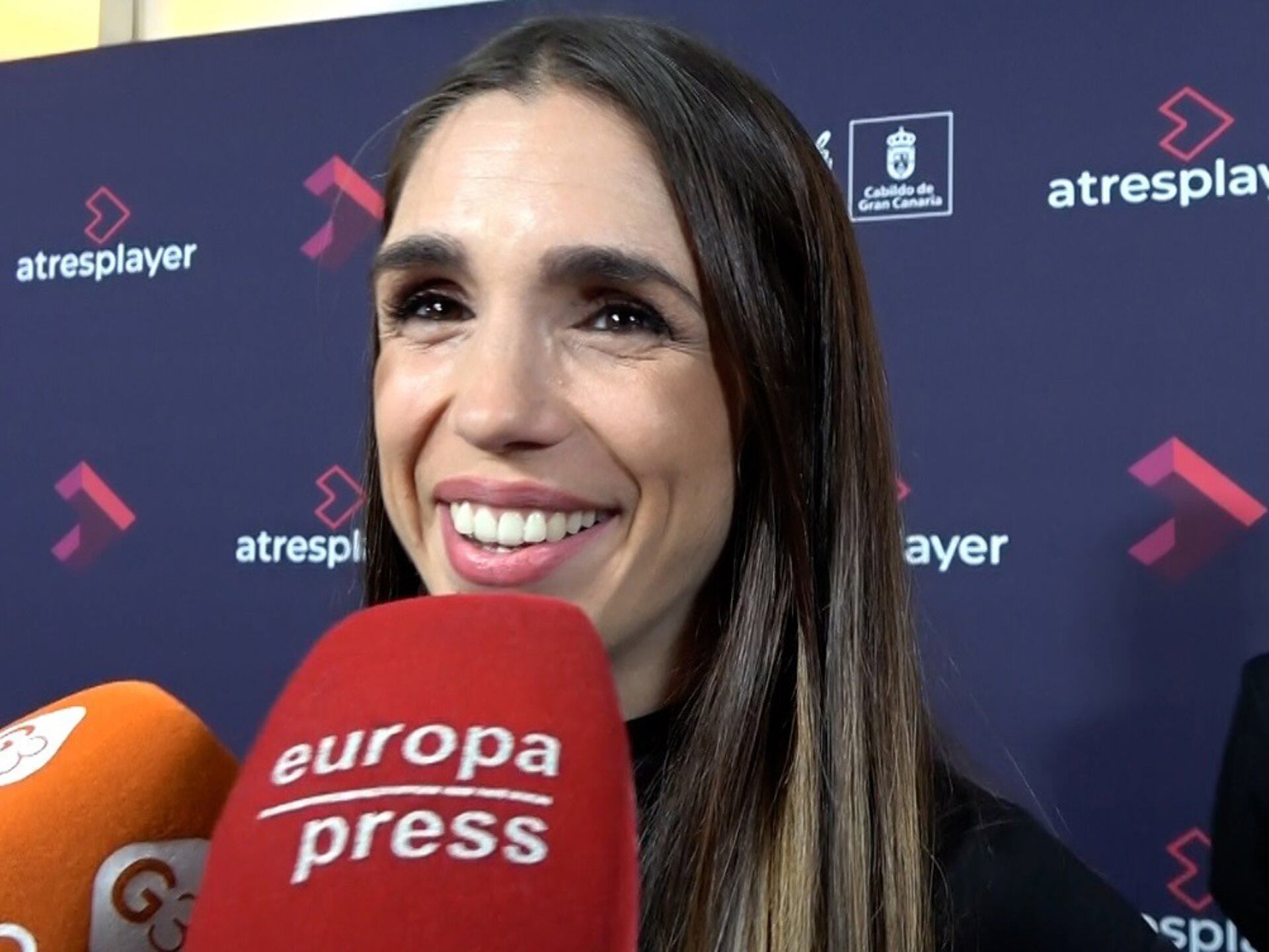 Elena Furiase recuerda divertida su primer encuentro con la Reina Letizia: «Le dije, no sé si llamarte doña Princesa»