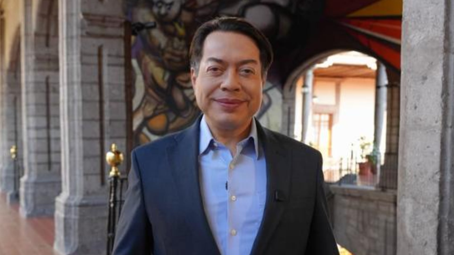 Mario Delgado Carrillo informa sobre los resultados de la encuesta aplicada a docentes acerca del uso de celulares y pantallas en las aulas. (Presidencia)