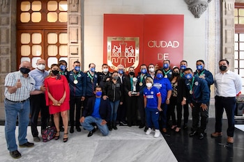 Familiares, jugadores, cuerpo directivo y