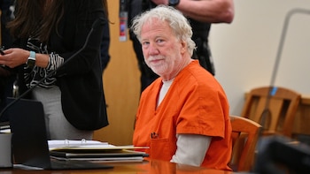 Desestiman los cargos de abuso sexual infantil contra Timothy Busfield en Nuevo México
