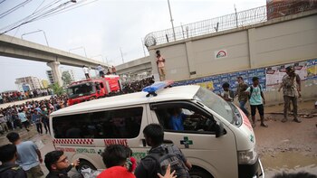 Ocho muertos en un choque frontal entre dos camiones en Bangladesh